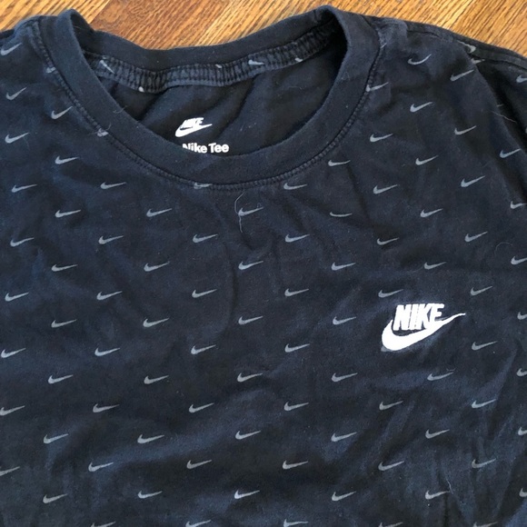 Nike tee - Picture 2 of 4